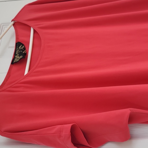 Judy Joannou designs top Large - Picture 3 of 6